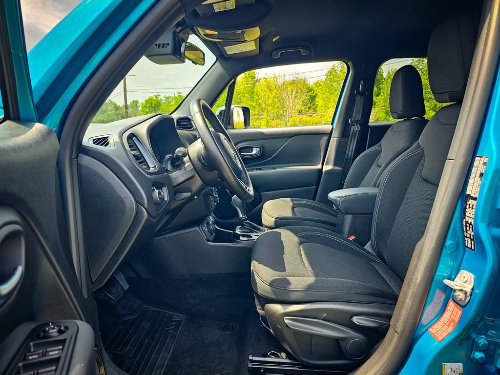Used 2022 Jeep Renegade Altitude AWD/4WD image 11