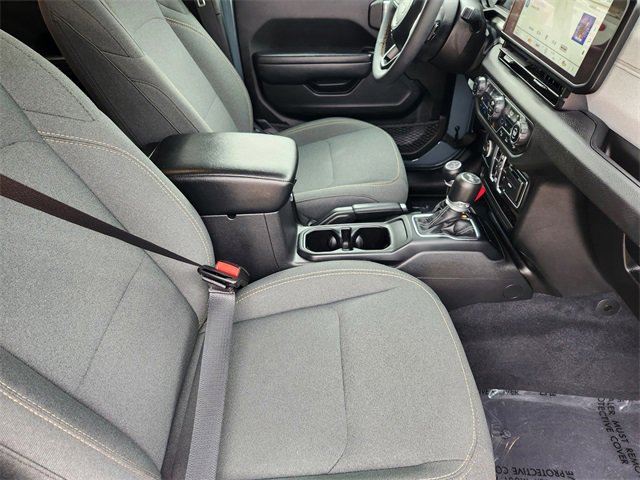 Used 2024 Jeep Wrangler Unlimited w/ Convenience Group AWD/4WD image 19