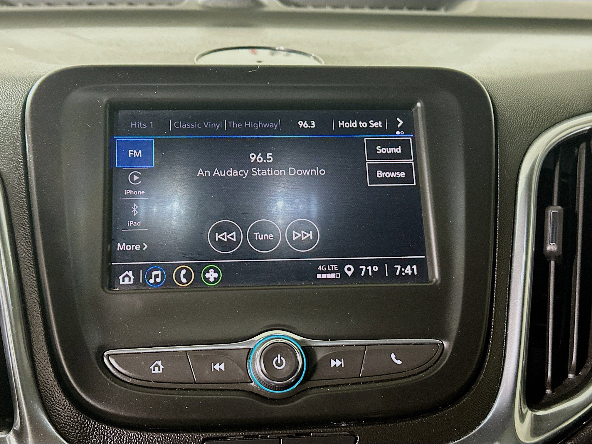 Used 2022 Chevrolet Equinox LT image 24