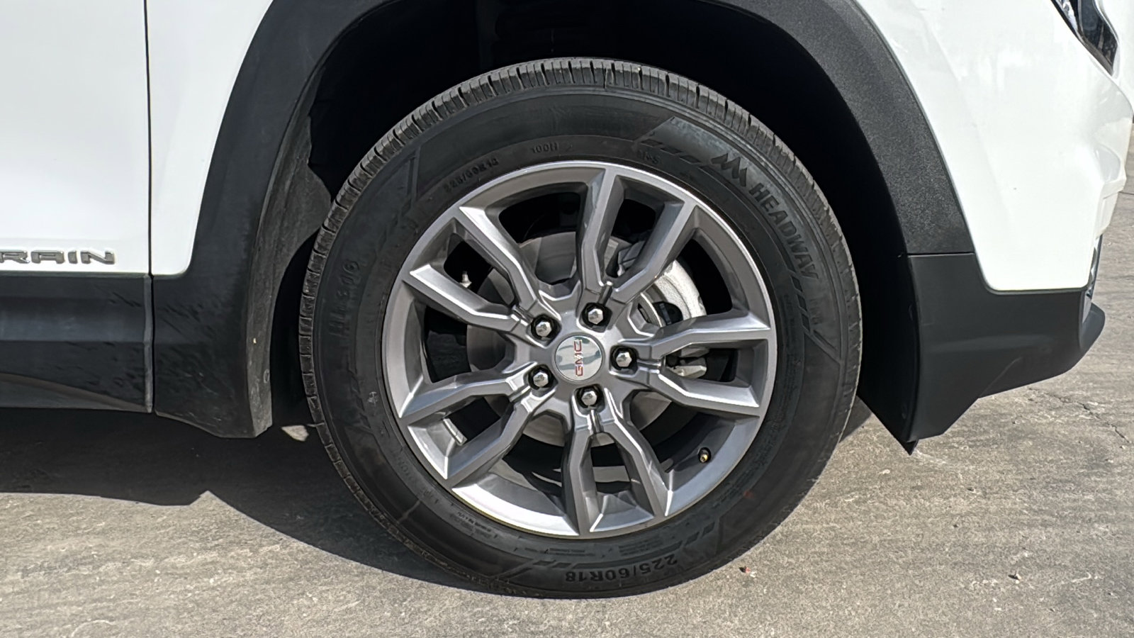 Used 2024 GMC Terrain SLT image 31