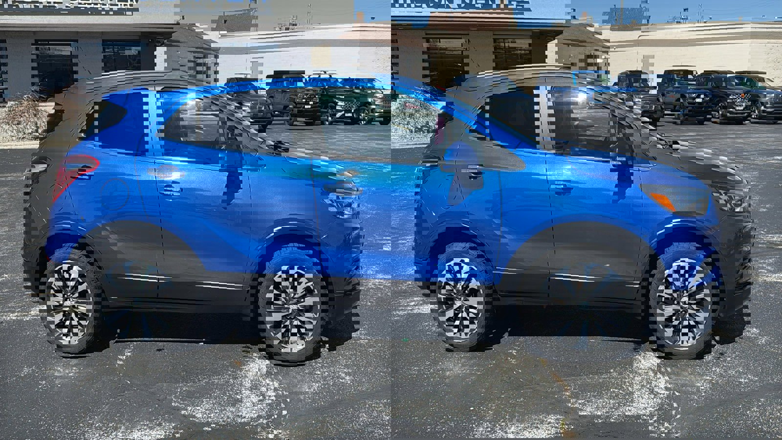 Used 2018 Buick Encore Essence AWD/4WD image 2