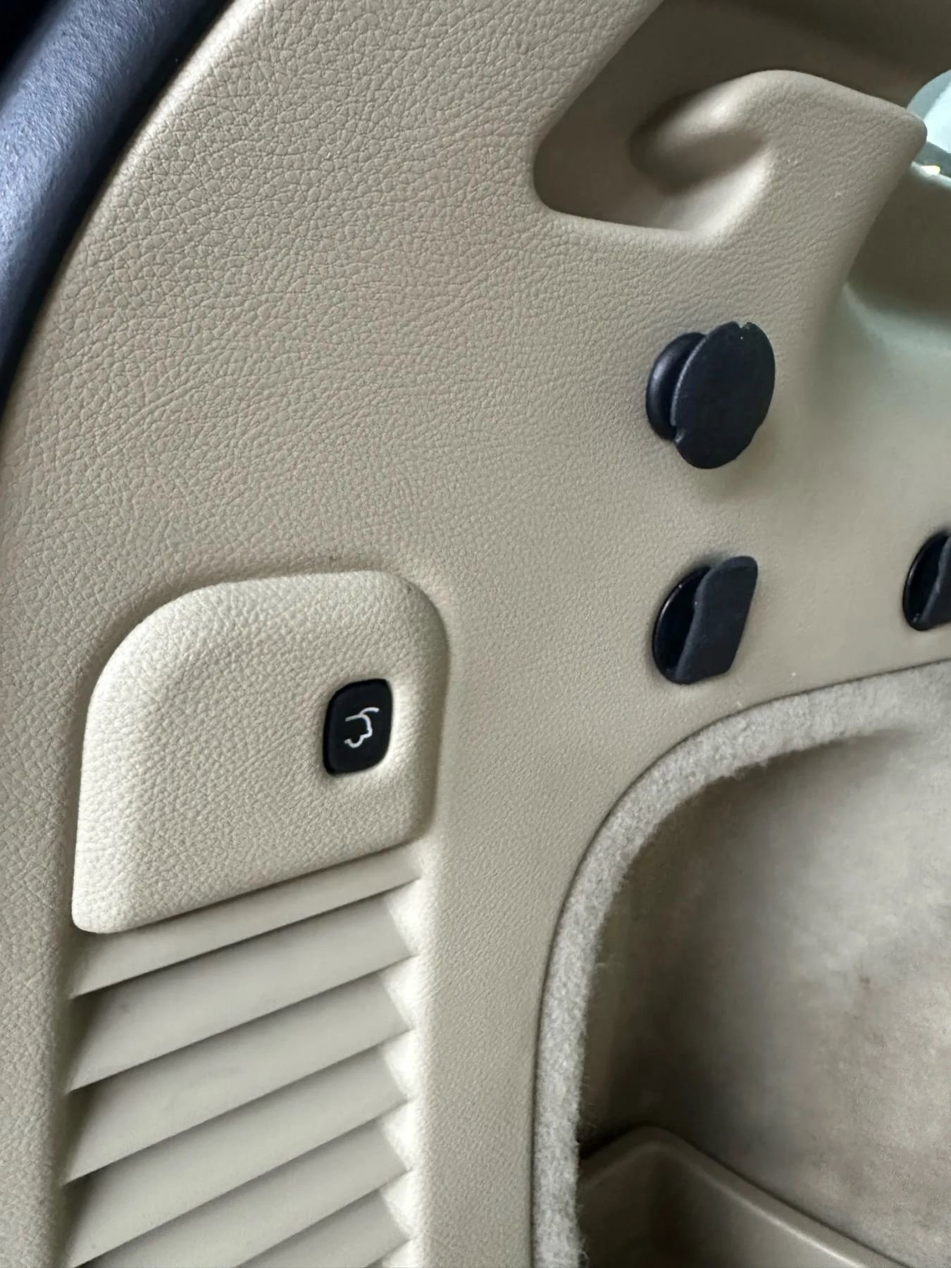 Used 2014 Jeep Grand Cherokee Overland w/ Advanced Technology Group image 31