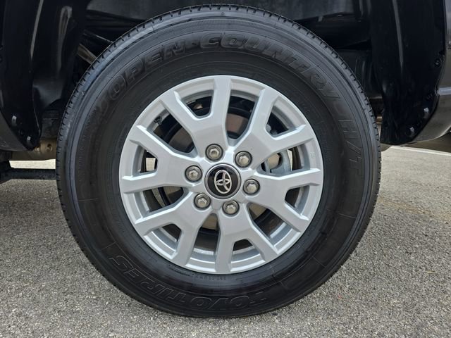 Used 2025 Toyota Tacoma SR5 image 31