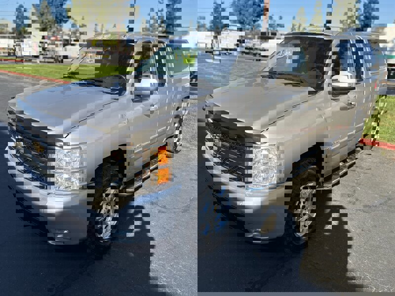 Used 2008 Chevrolet Silverado 1500 LTZ w/ Safety Package AWD/4WD image 6