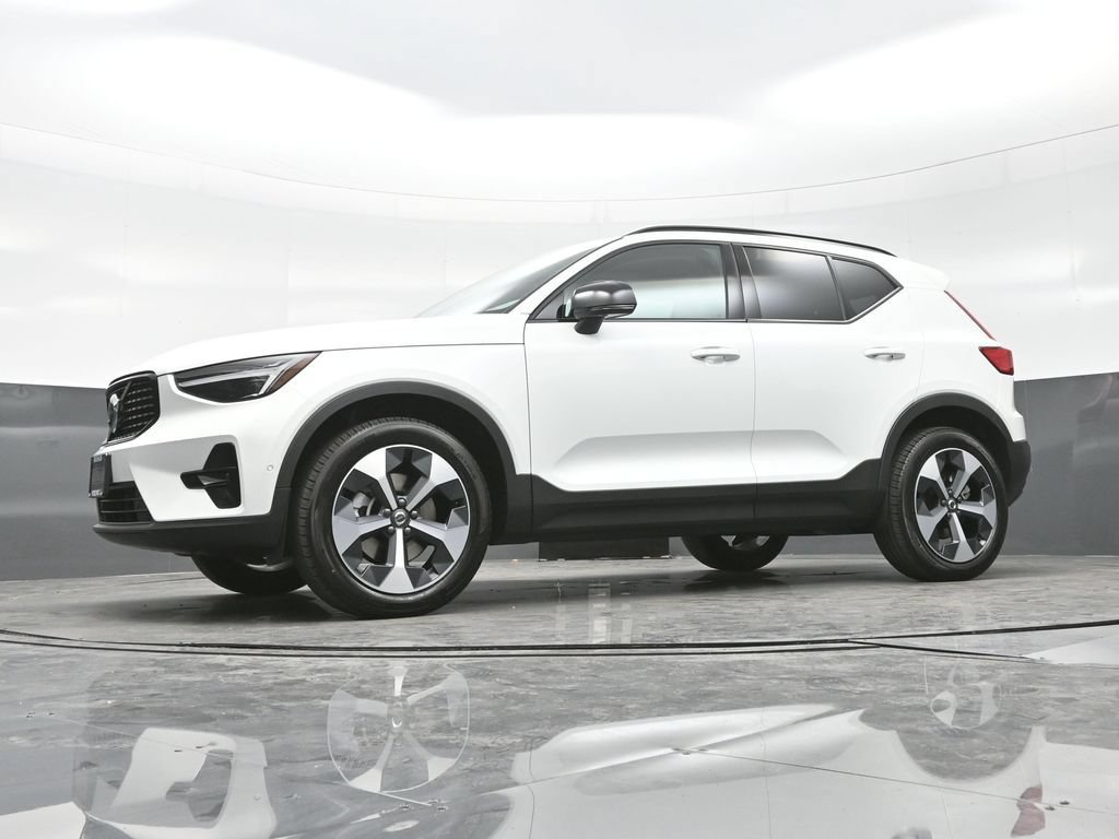 New 2026 Volvo XC40 B5 Plus w/ Protection Package Premier AWD/4WD image 11