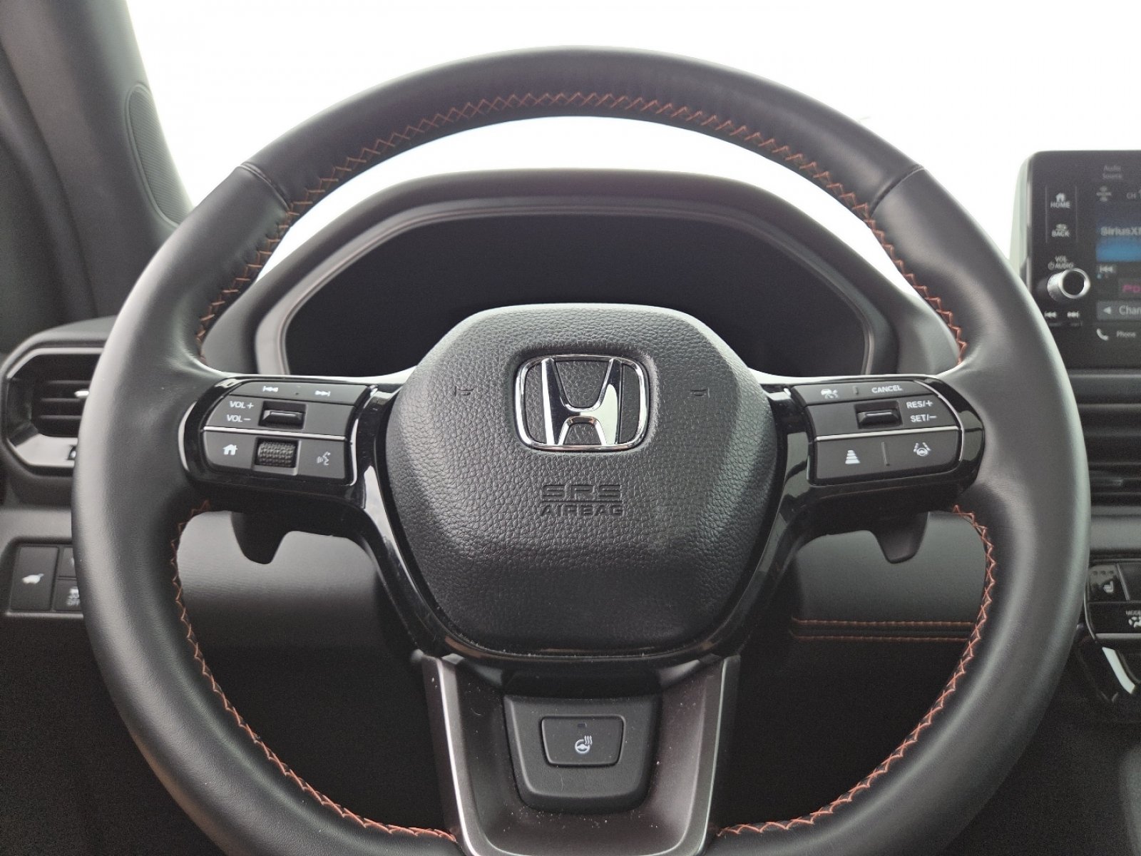 Used 2025 Honda Pilot TrailSport image 27