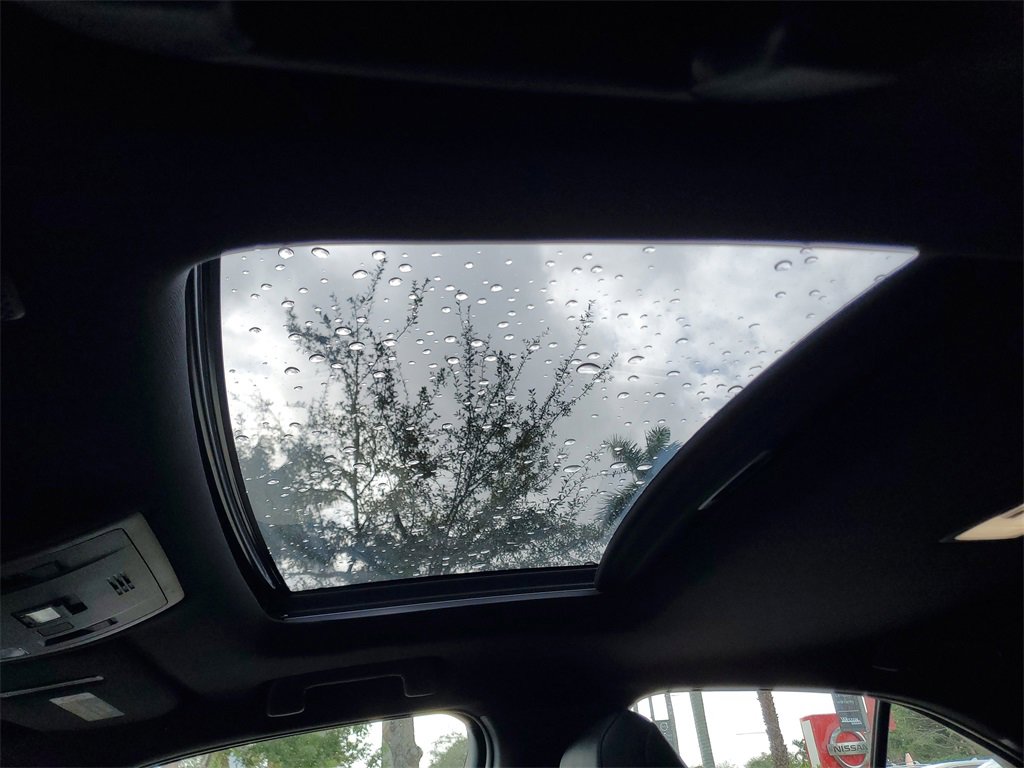 Used 2019 Lexus UX 200 image 18