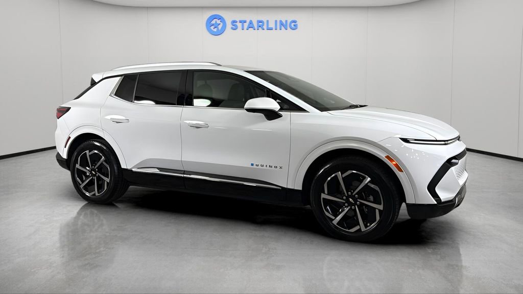 Used 2025 Chevrolet Equinox EV LT w/ Convenience Package image 12