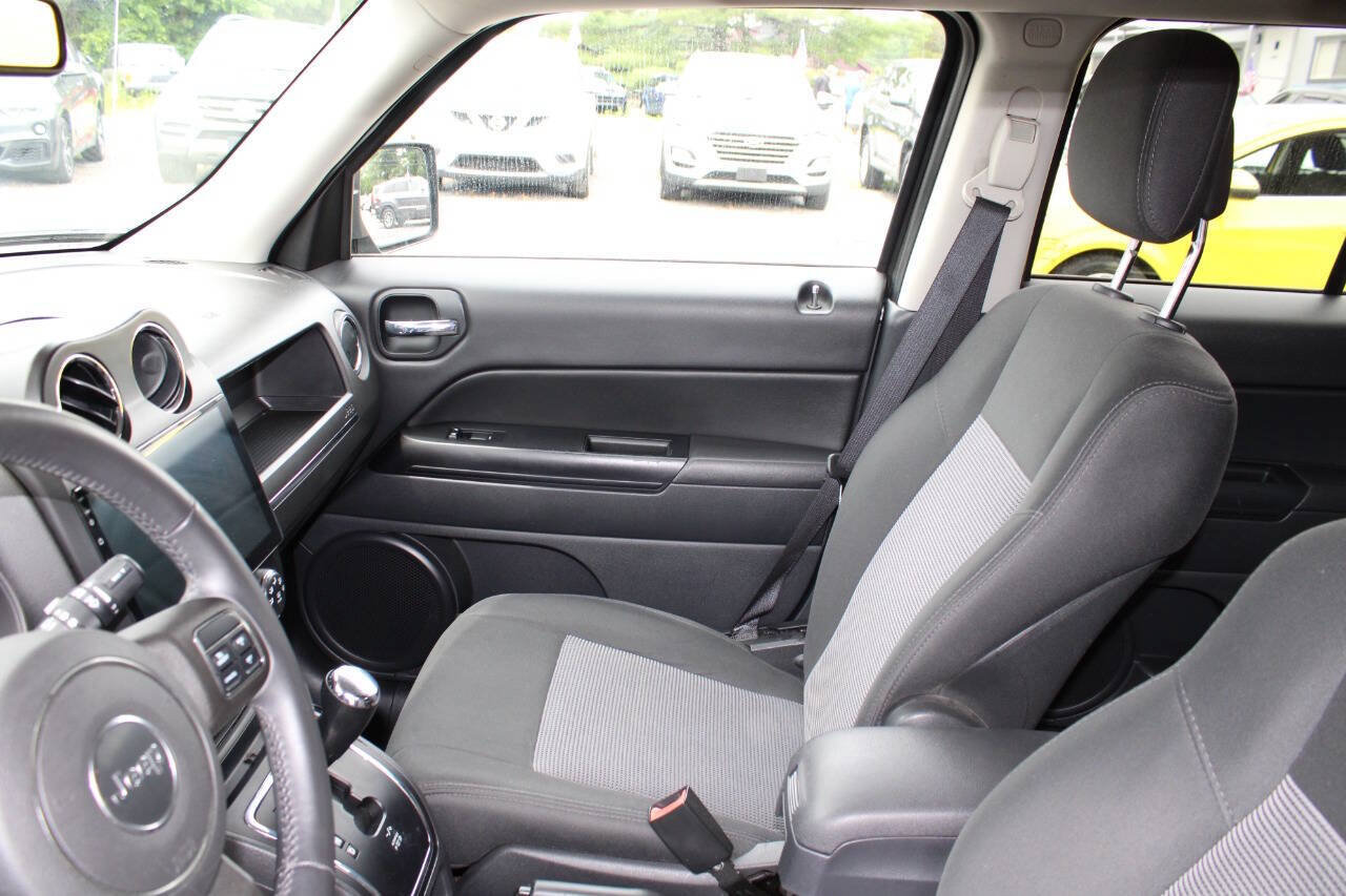 Used 2013 Jeep Patriot Latitude w/ Sun/Sound Group AWD/4WD image 14