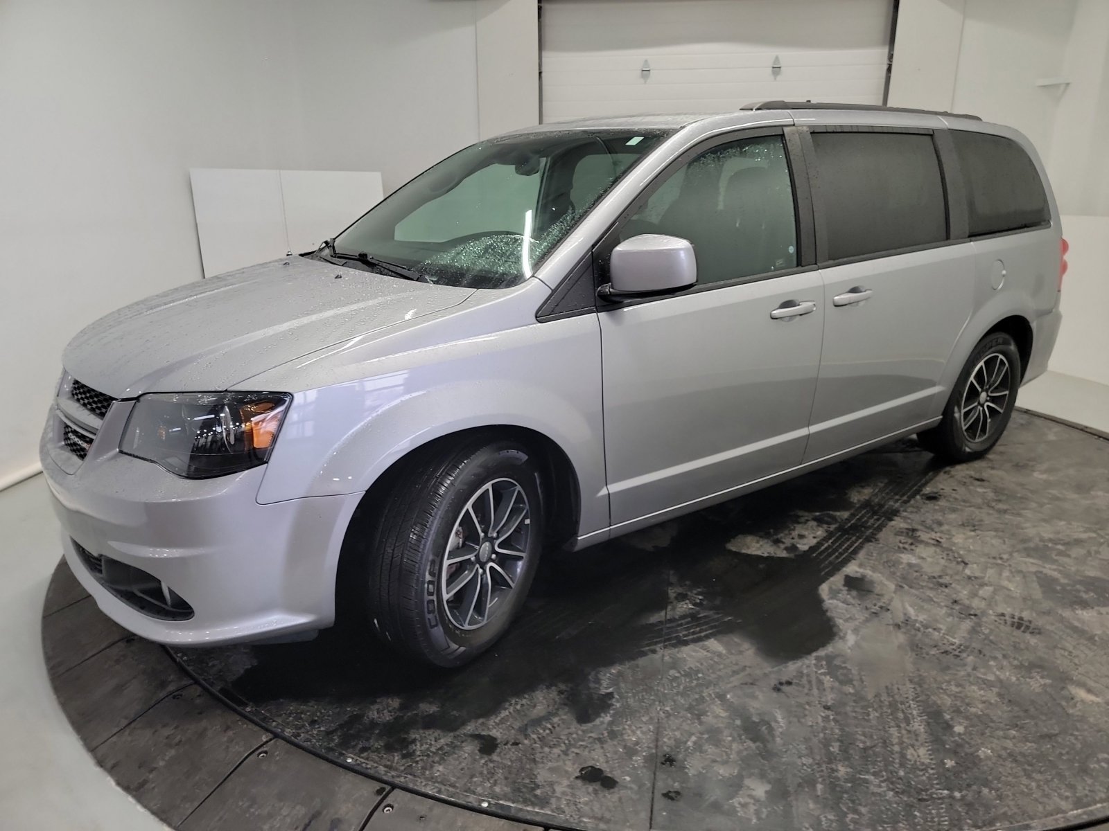 Used 2018 Dodge Grand Caravan GT image 3