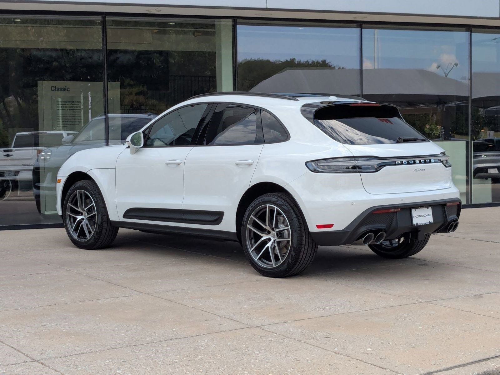 Certified 2026 Porsche Macan AWD/4WD image 3