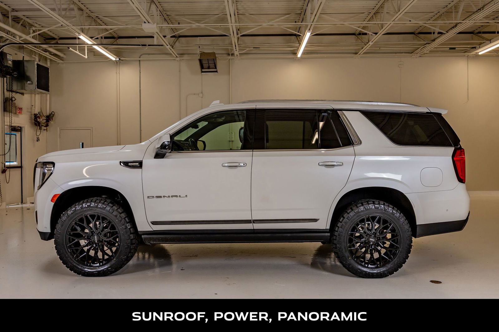 Used 2024 GMC Yukon Denali Ultimate AWD/4WD image 6