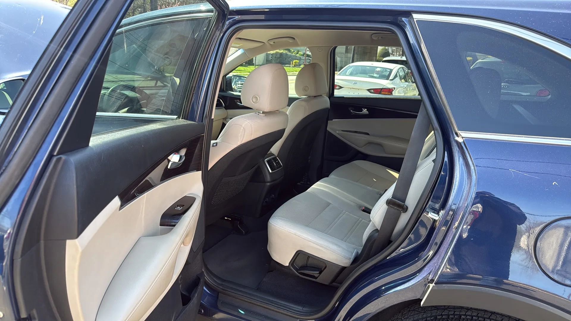 Used 2019 Kia Sorento LX image 28