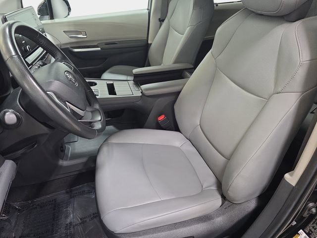Certified 2024 Toyota Sienna XLE FWD image 13