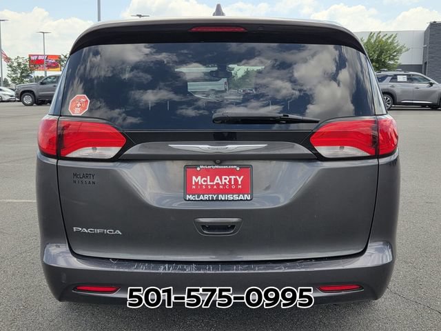 Used 2017 Chrysler Pacifica Touring FWD image 6