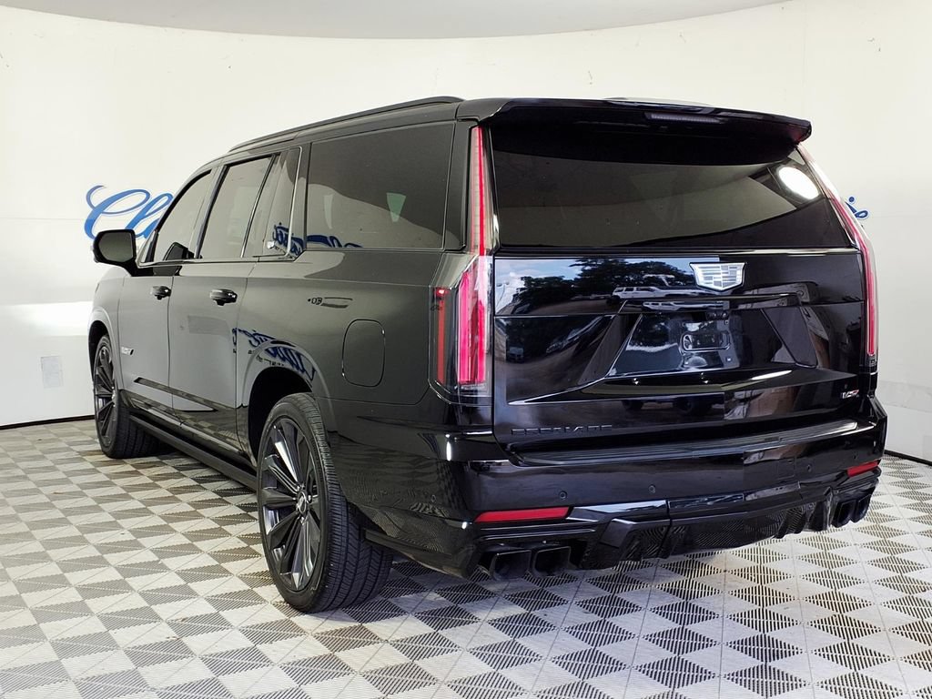 Used 2025 Cadillac Escalade ESV V AWD/4WD image 2