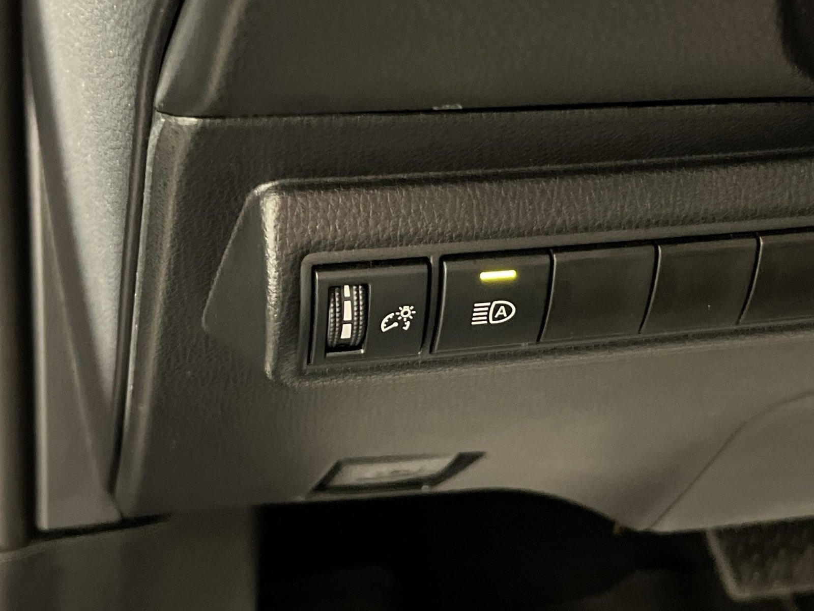 Used 2025 Toyota Corolla LE w/ LE Premium Package image 29