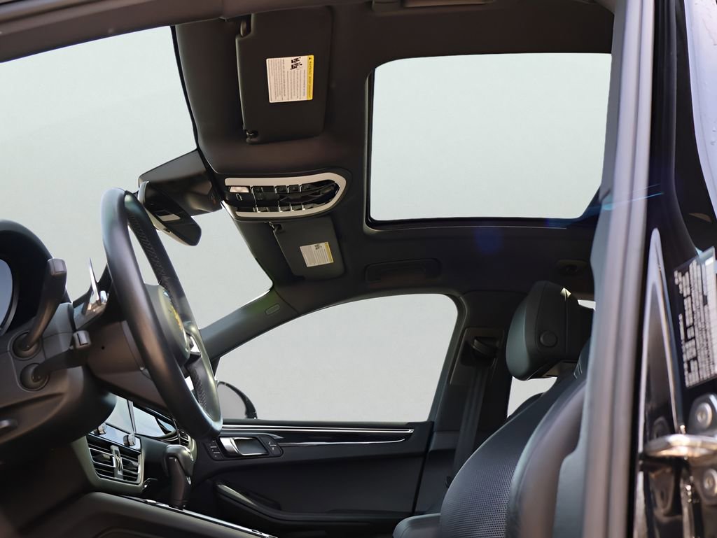 Certified 2023 Porsche Macan image 35