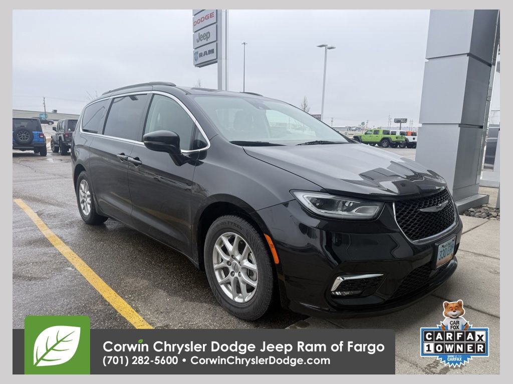 Used 2022 Chrysler Pacifica Touring-L image 1