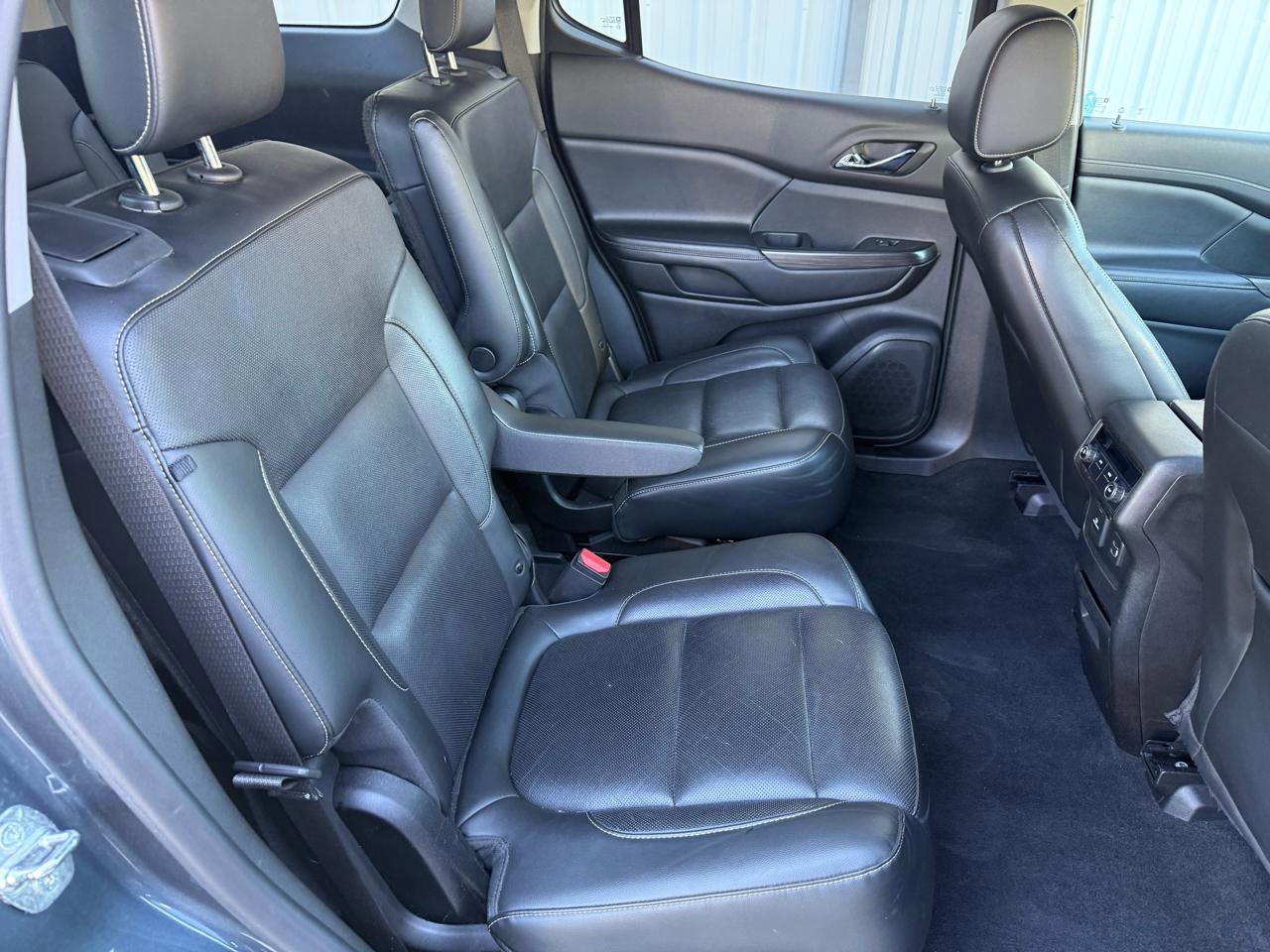 Used 2019 GMC Acadia SLT w/ Black Edition image 33