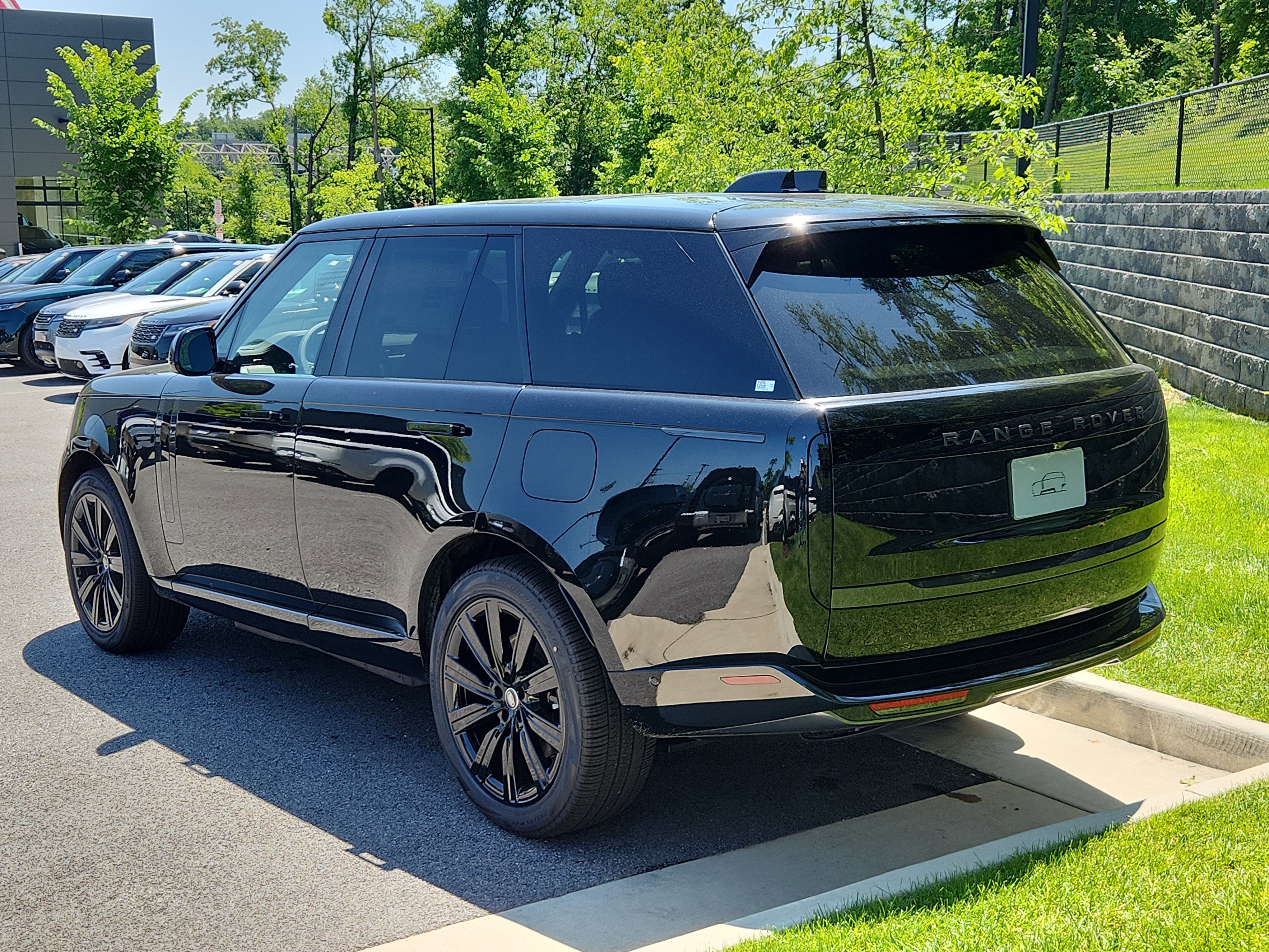 New 2025 Land Rover Range Rover SE image 12