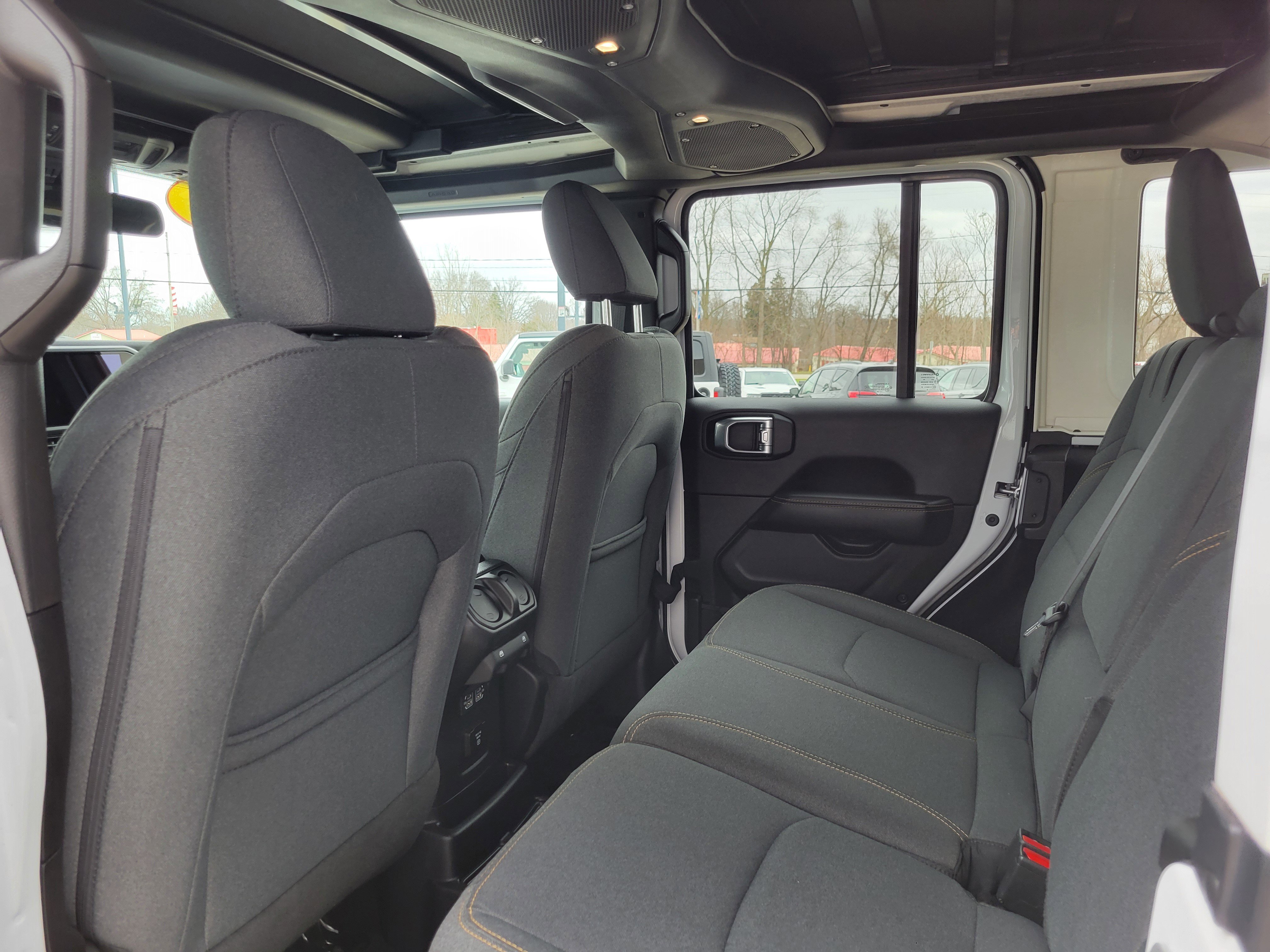 Used 2025 Jeep Wrangler Unlimited Sahara w/ Safety Group image 17