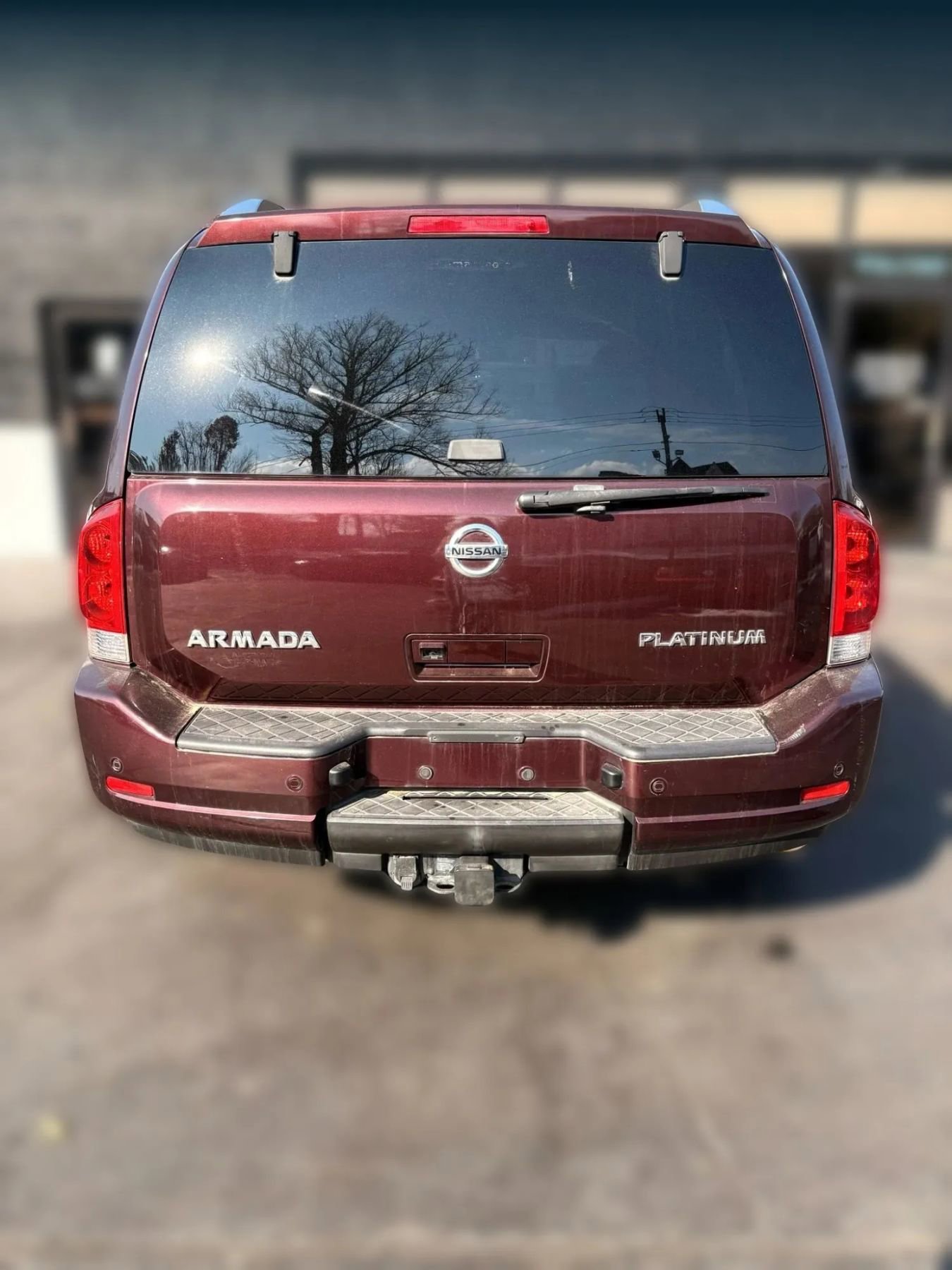 Used 2015 Nissan Armada Platinum w/ 2nd Row Captain Seat Package RWD image 4