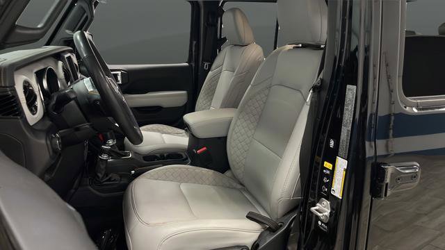 Used 2023 Jeep Gladiator Overland AWD/4WD image 9