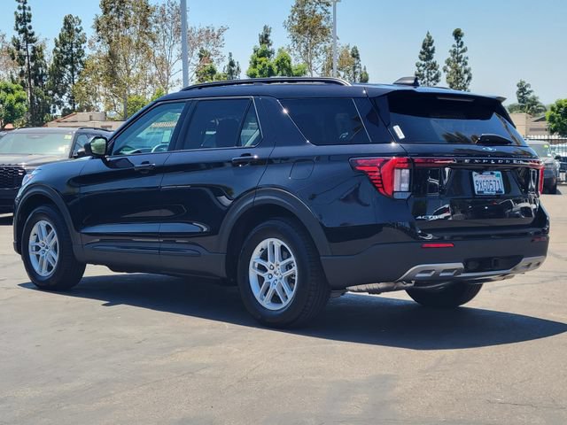 Used 2026 Ford Explorer Active w/ Active Comfort Package RWD image 2