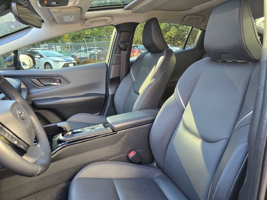 Used 2024 Toyota Prius XLE AWD/4WD image 12