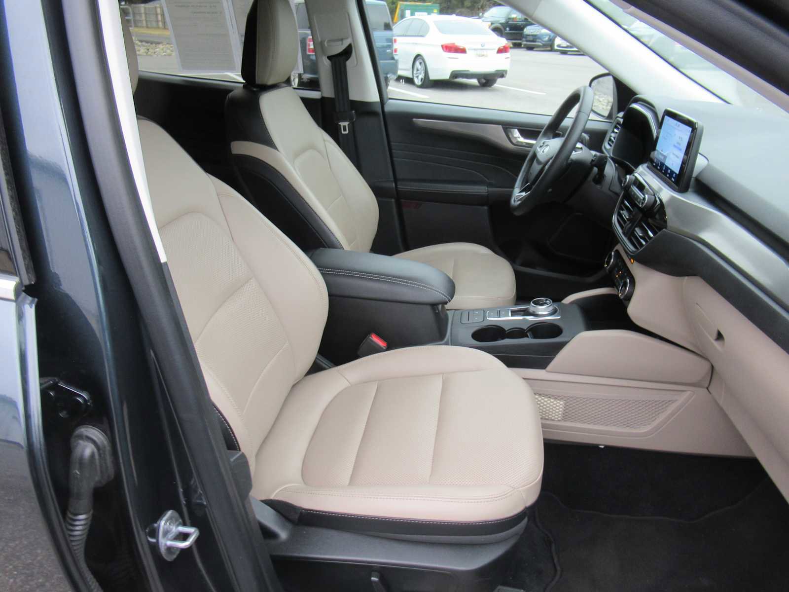 Used 2022 Ford Escape Titanium image 22