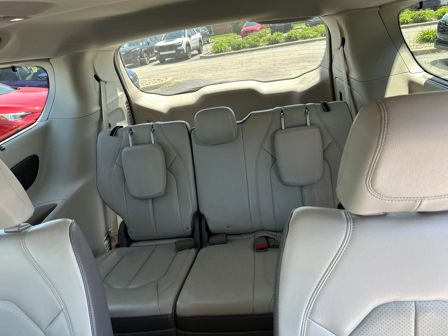Used 2017 Chrysler Pacifica Touring-L Plus w/ Advanced Safetytec Group FWD image 13