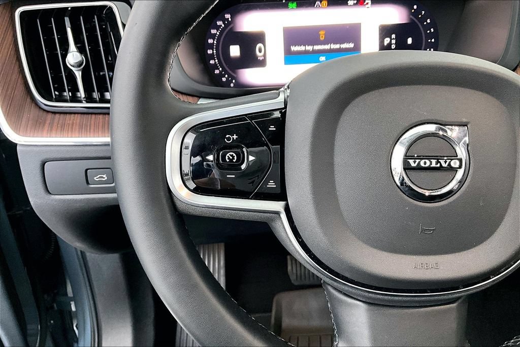 Certified 2023 Volvo XC60 B5 Plus AWD/4WD image 24