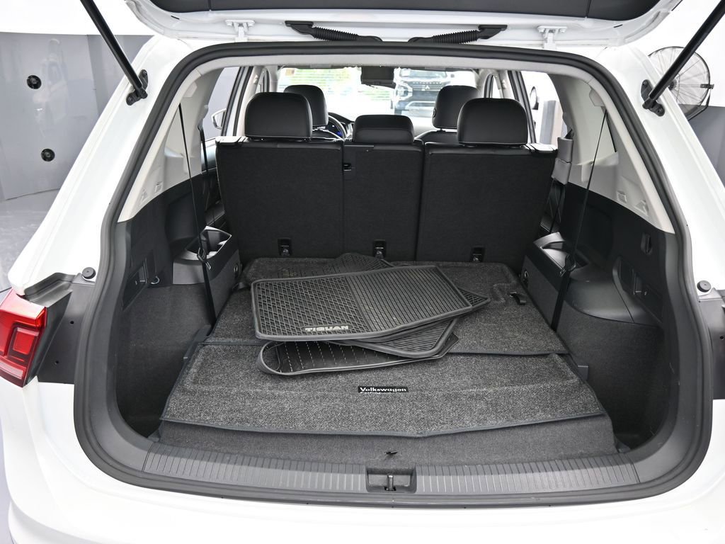Used 2023 Volkswagen Tiguan SE image 40