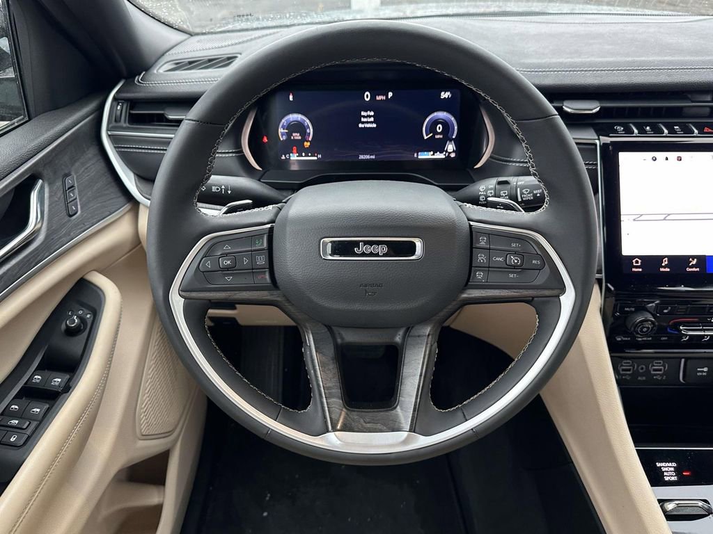 Used 2024 Jeep Grand Cherokee Limited image 15