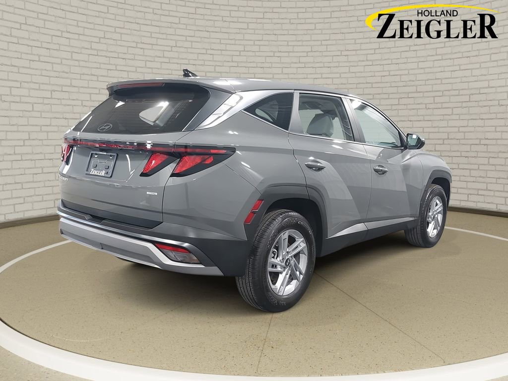 Certified 2025 Hyundai Tucson SE image 5