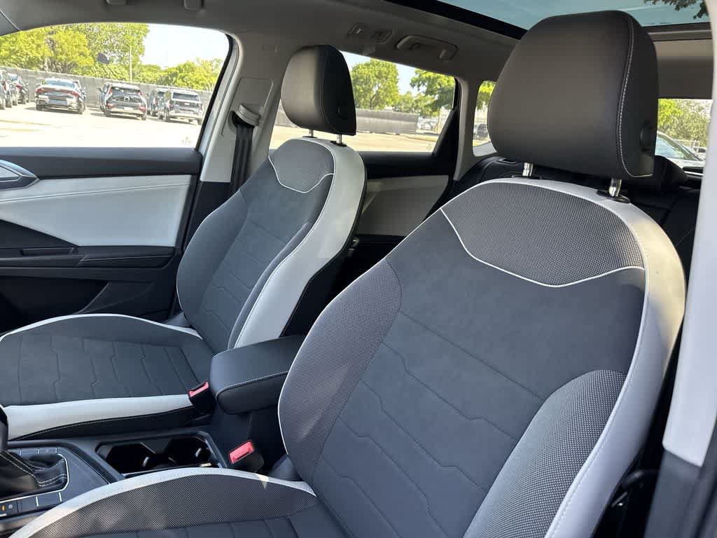 New 2026 Volkswagen Taos SE FWD image 13