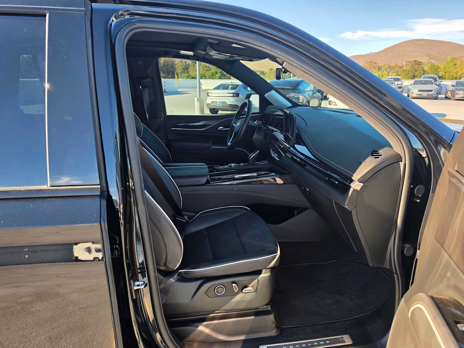 Used 2024 Cadillac Escalade Sport w/ LPO, ONYX Package AWD/4WD image 10