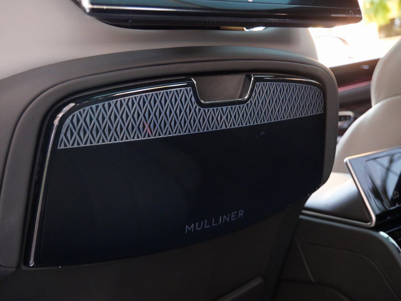 Used 2025 Bentley Bentayga Extended Wheelbase image 22