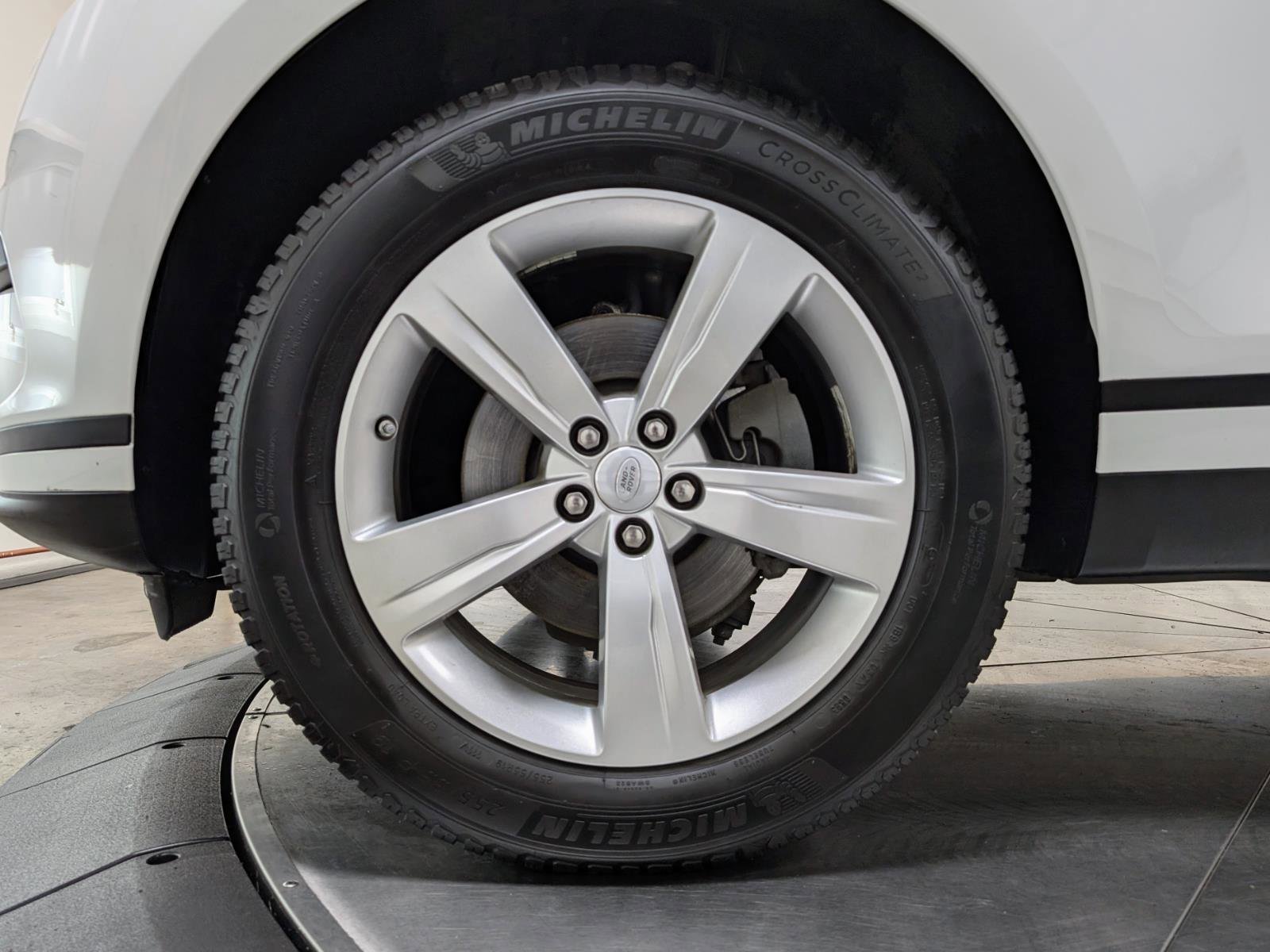 Used 2018 Land Rover Range Rover Velar S image 12