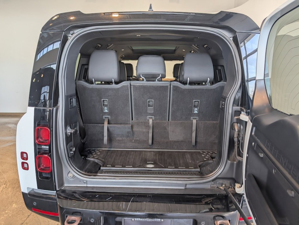 Used 2023 Land Rover Defender 130 X-Dynamic SE image 5