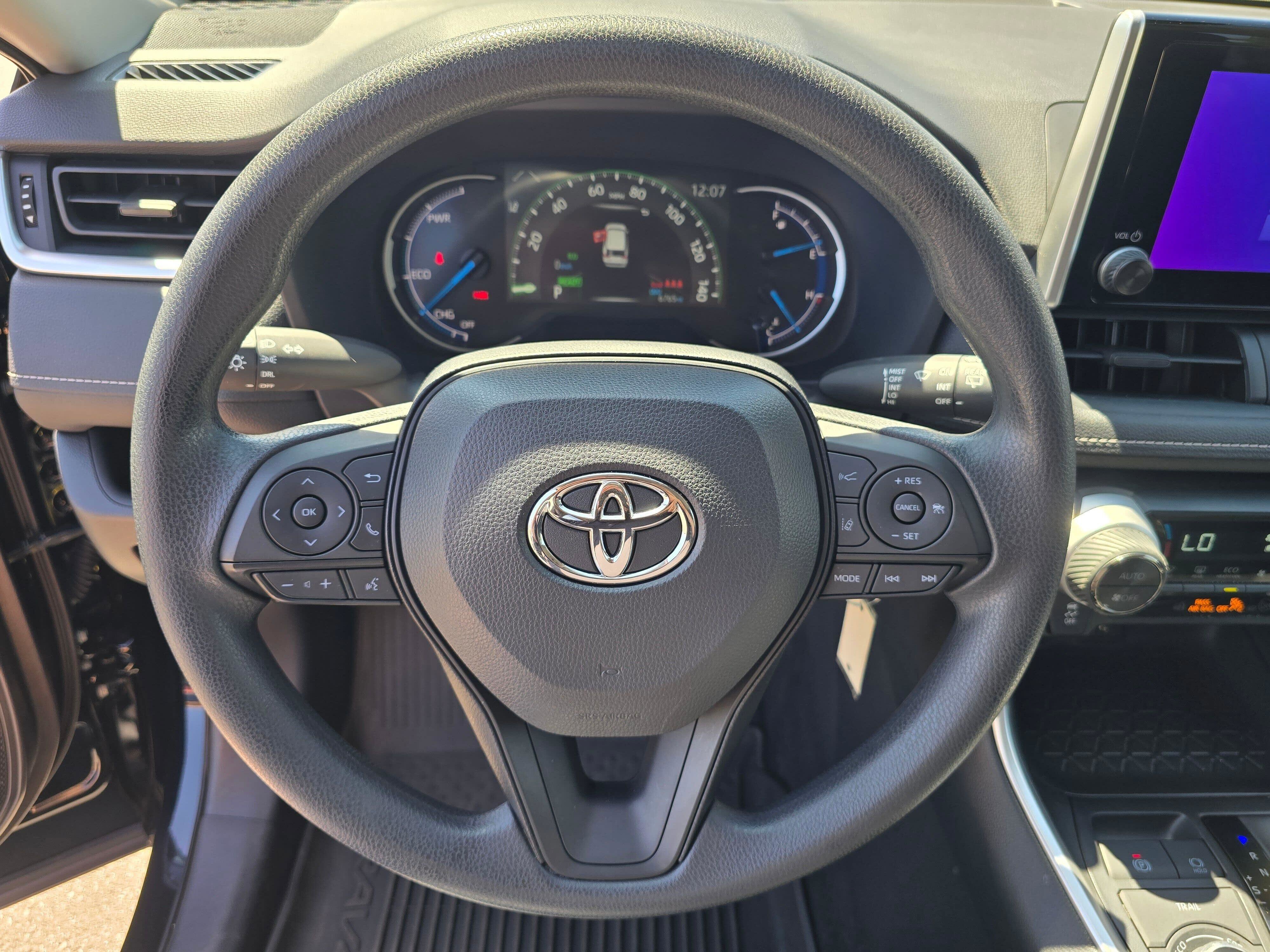 Used 2025 Toyota RAV4 LE AWD/4WD image 17