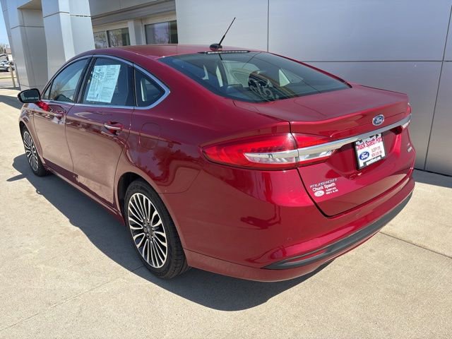 Used 2017 Ford Fusion SE w/ Fusion SE Technology Package FWD image 5