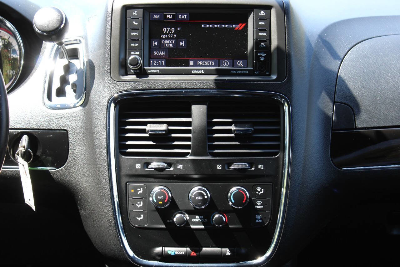 Used 2017 Dodge Grand Caravan SXT w/ Blacktop Package FWD image 33