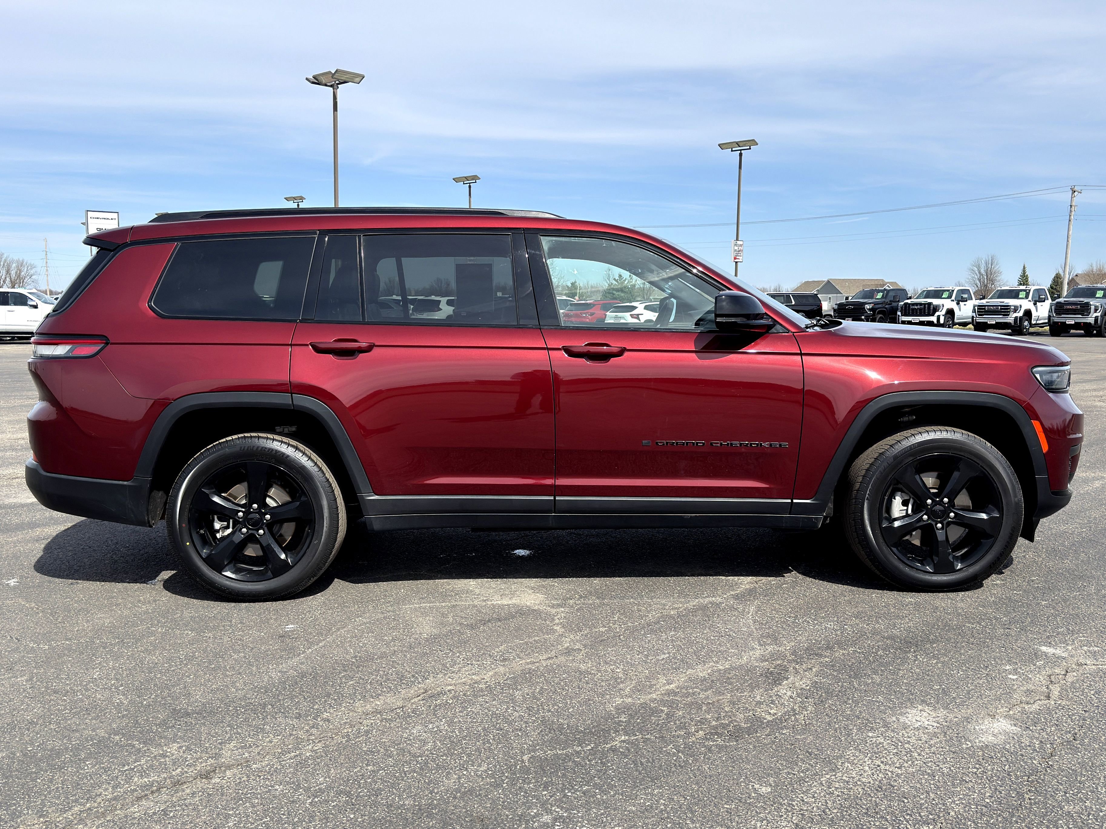 Used 2023 Jeep Grand Cherokee L Laredo image 2