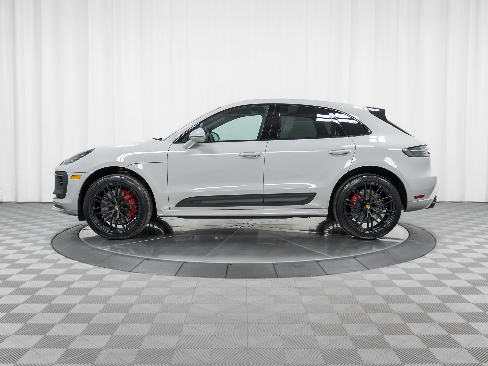 Used 2026 Porsche Macan GTS AWD/4WD image 2