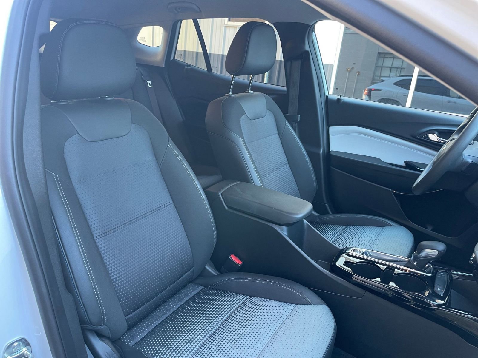 Used 2025 Chevrolet Trax LT image 35