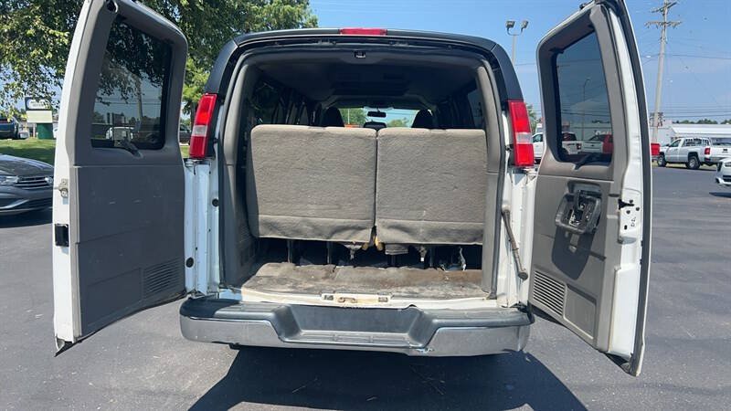 Used 2018 Chevrolet Express 3500 LT w/ LT Preferred Equipment Group RWD image 9