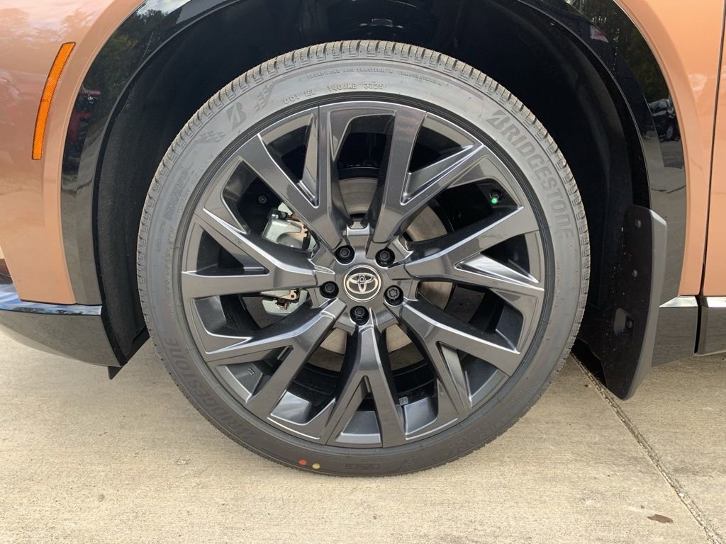 New 2025 Toyota Crown Signia image 31