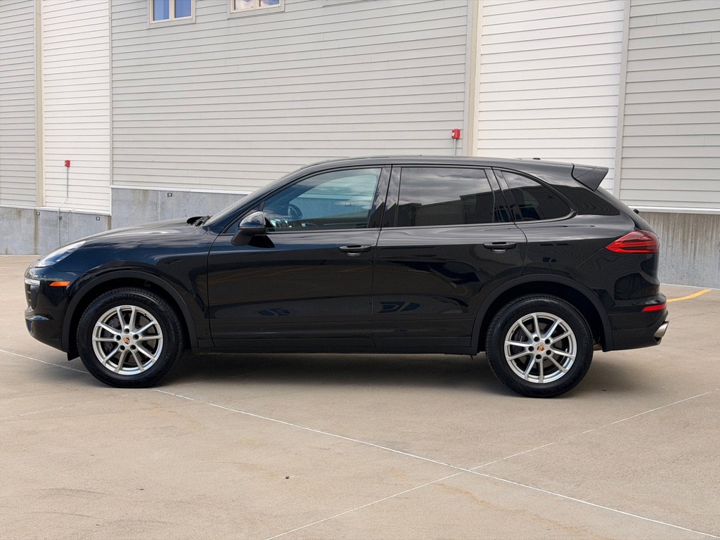 Used 2016 Porsche Cayenne w/ Premium Package AWD/4WD image 4